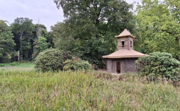 Het eendenpaviljoen bevindt zich op een klein eiland in de vijver van Hof ter Borght - Copyright: Stichting Kempens Landschap