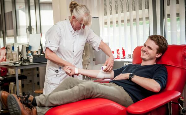 Kom Bloed Geven !! © rode kruis