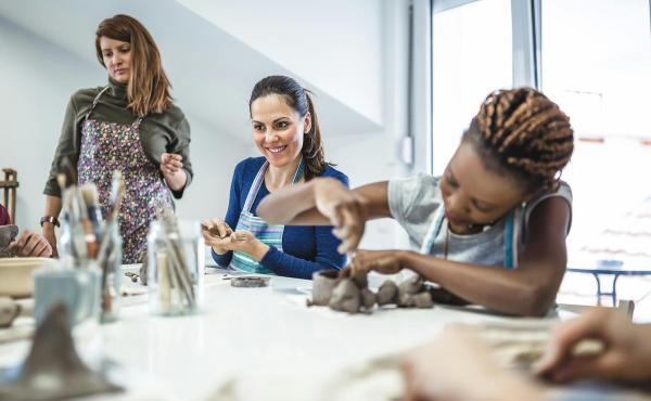 CREATELJEE : Vogelvoederbakjes maken © NoSystem images